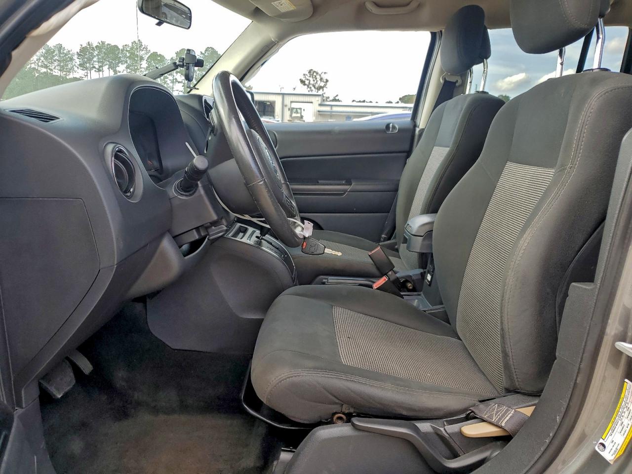 Jeep Patriot Latitude Image 10