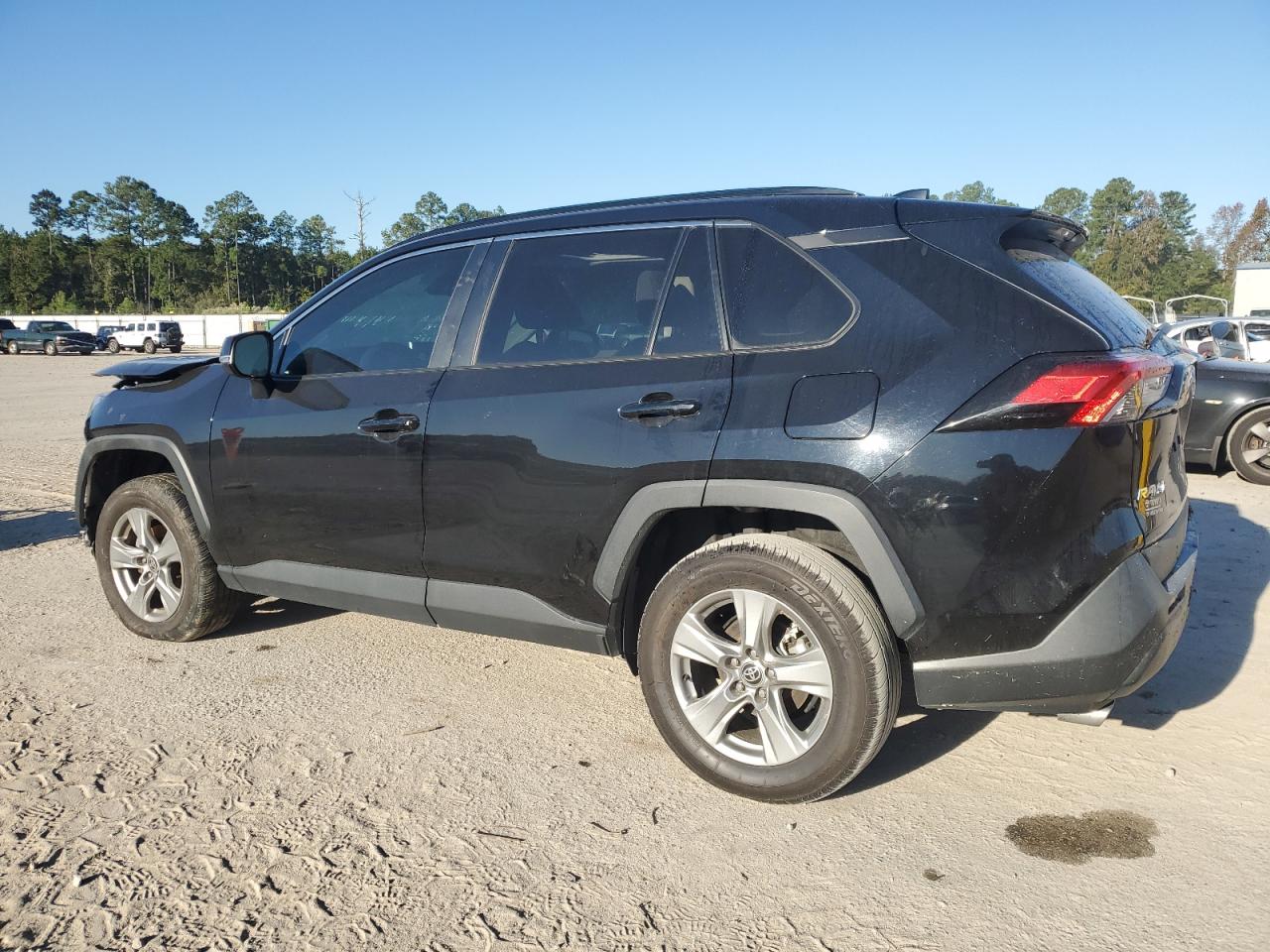 Toyota RAV4 Xle Image 3