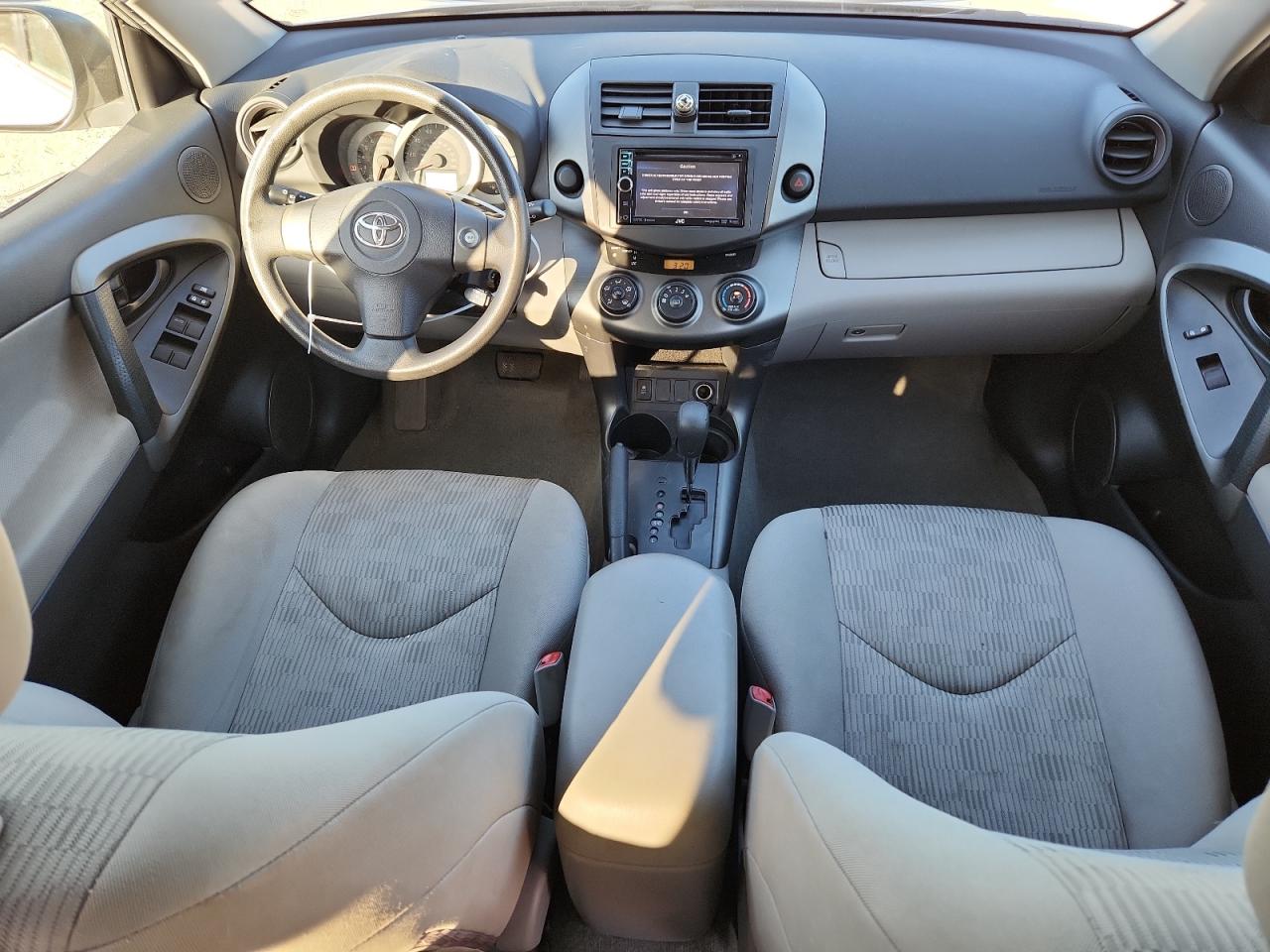 Toyota RAV4 Image 11