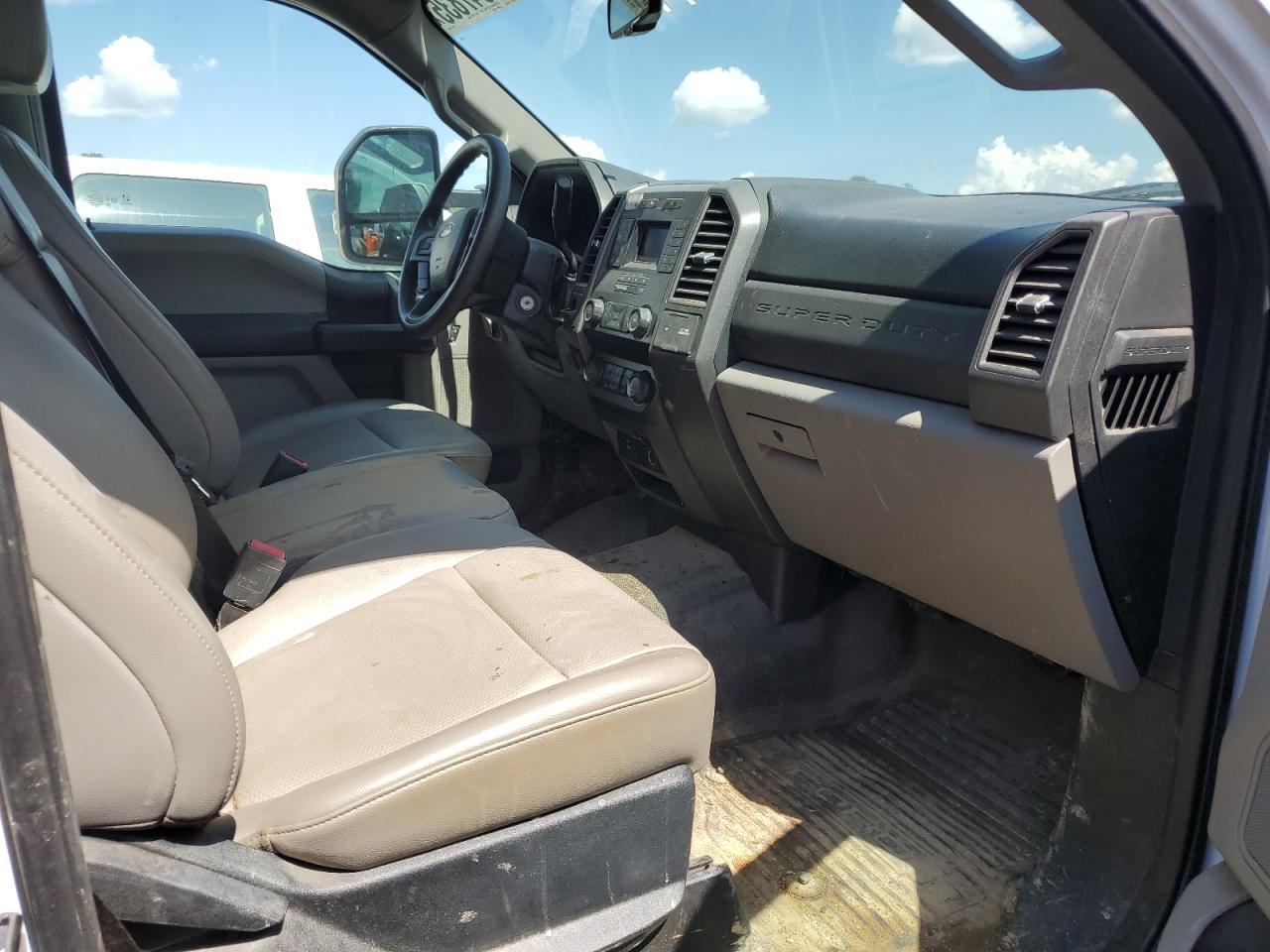 Ford F-550 Super Duty Image 7