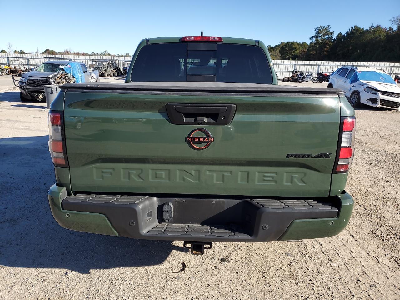 Nissan Frontier S Image 8