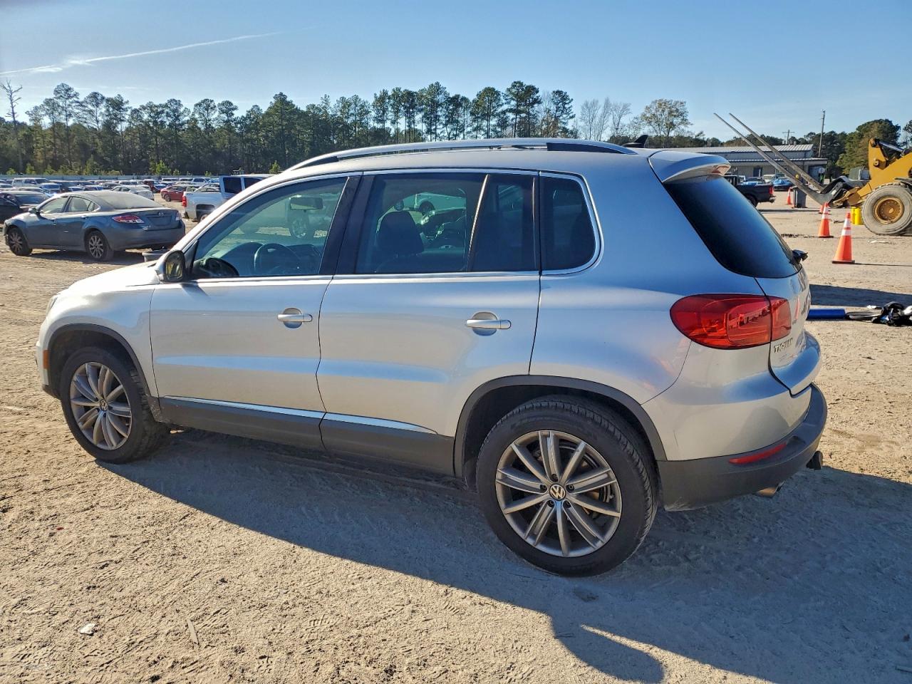 Volkswagen Tiguan S Image 10