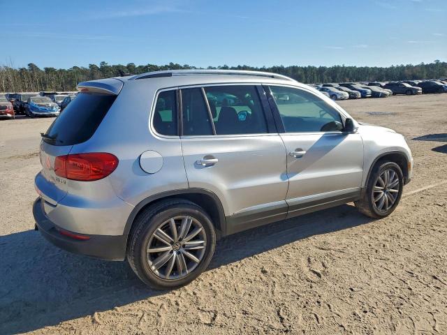 Volkswagen Tiguan S Image 4
