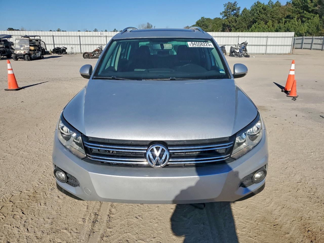 Volkswagen Tiguan S Image 5