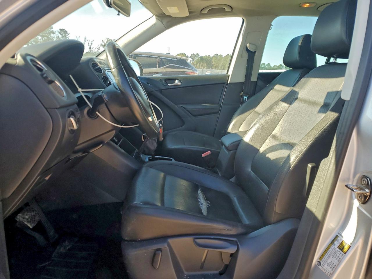 Volkswagen Tiguan S Image 9