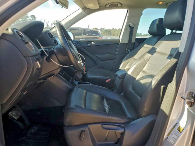 Volkswagen Tiguan S Image 9