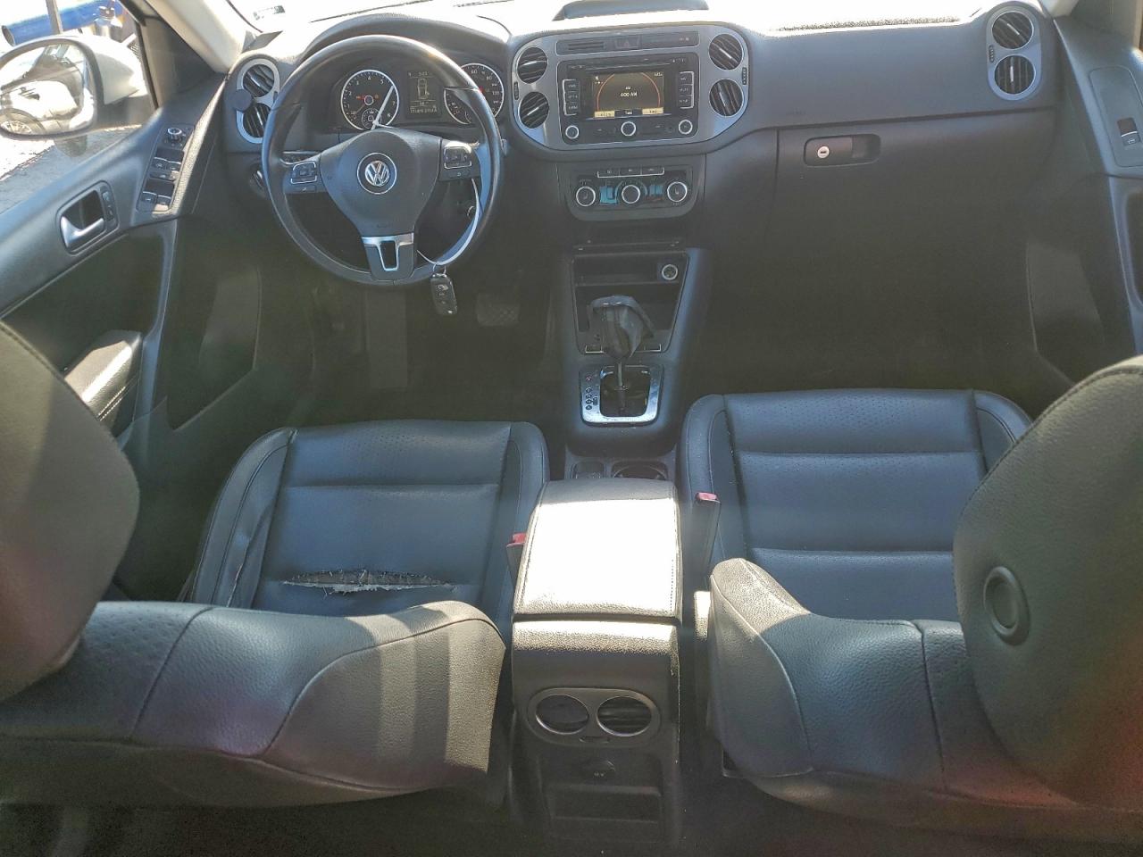 Volkswagen Tiguan S Image 7