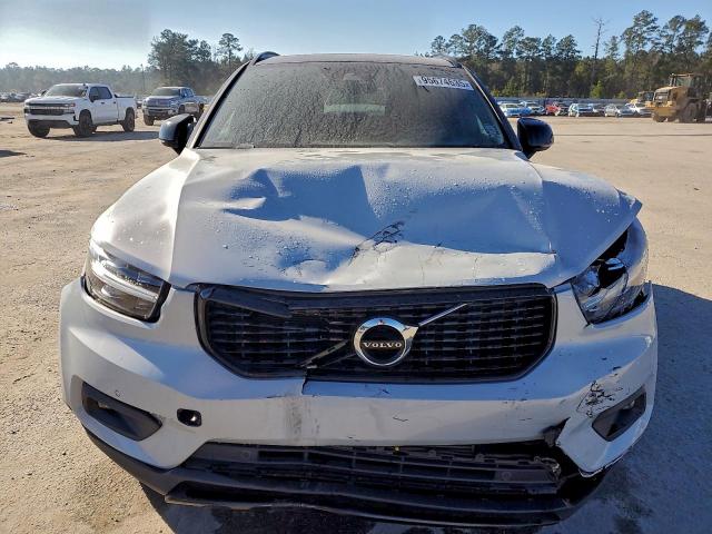 Volvo XC40 T5 R-design Image 9