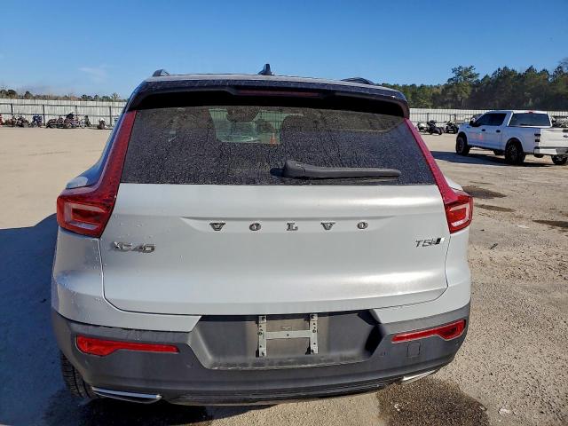 Volvo XC40 T5 R-design Image 4