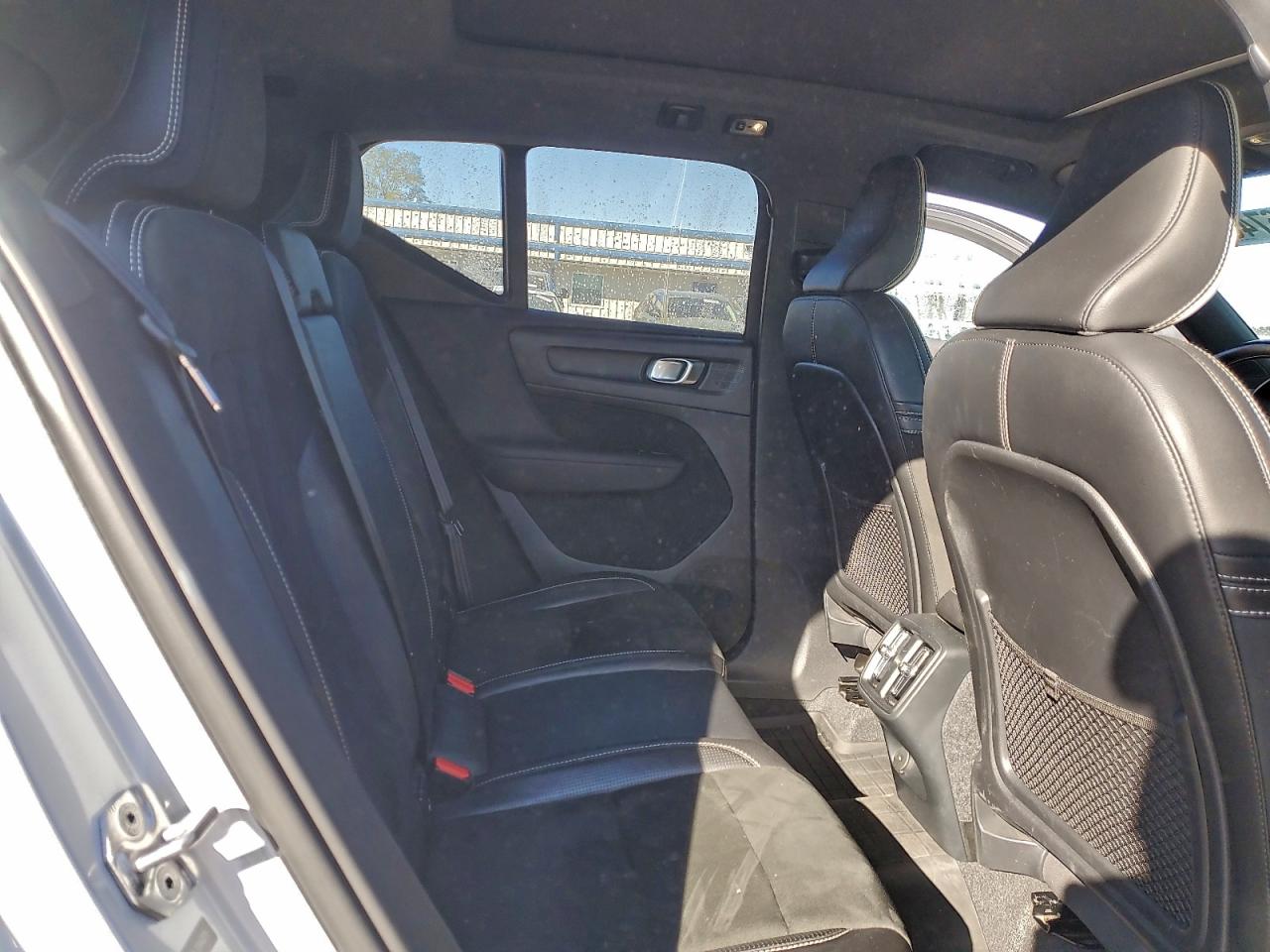 Volvo XC40 T5 R-design Image 2