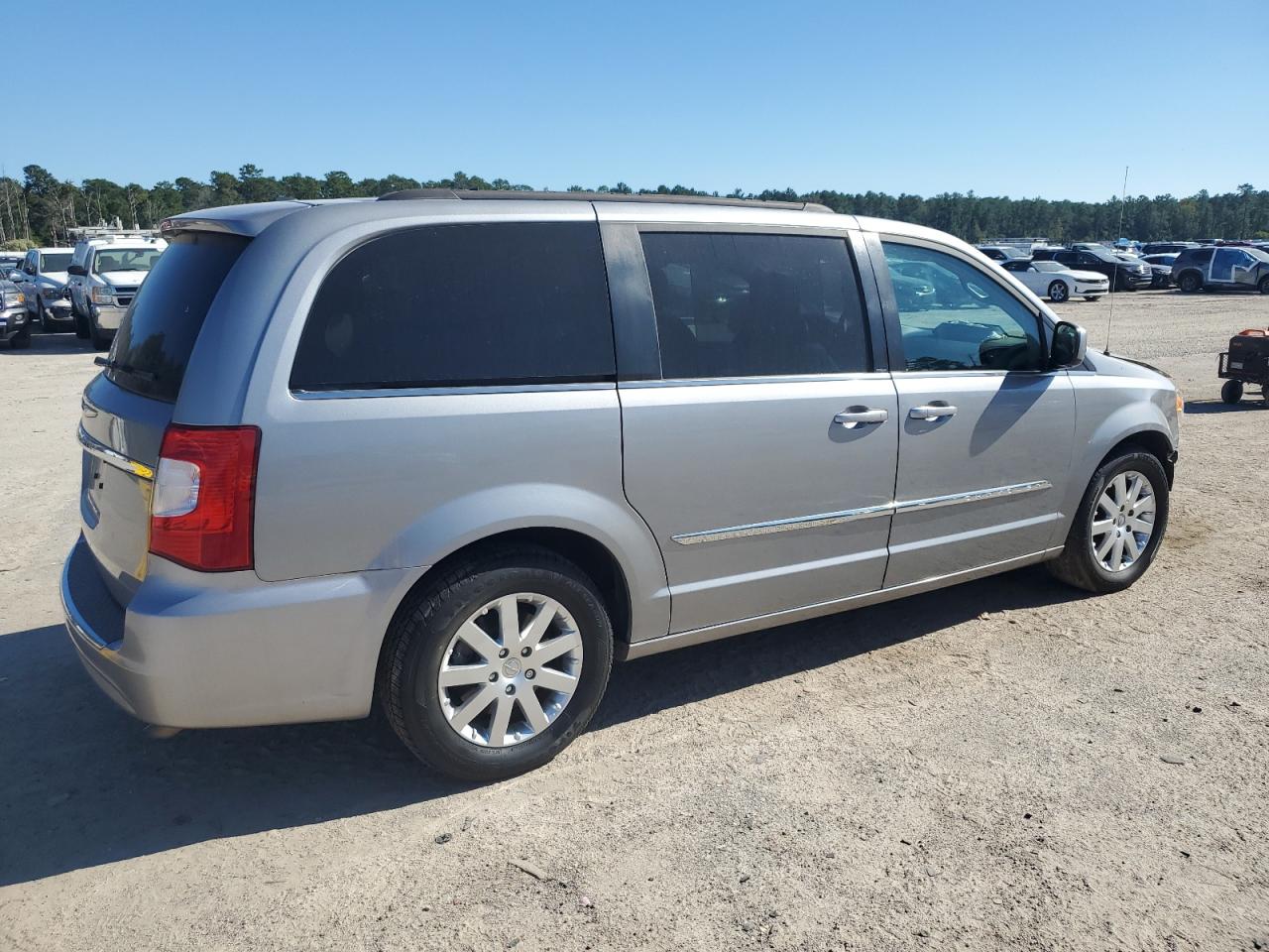 Chrysler Minivan Touring Image 3