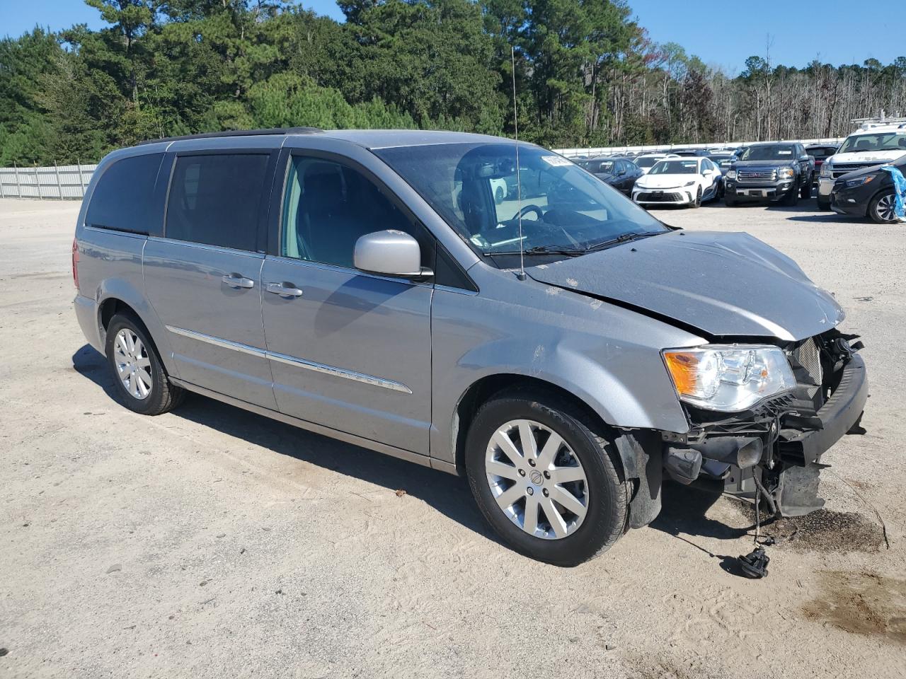 Chrysler Minivan Touring Image 7