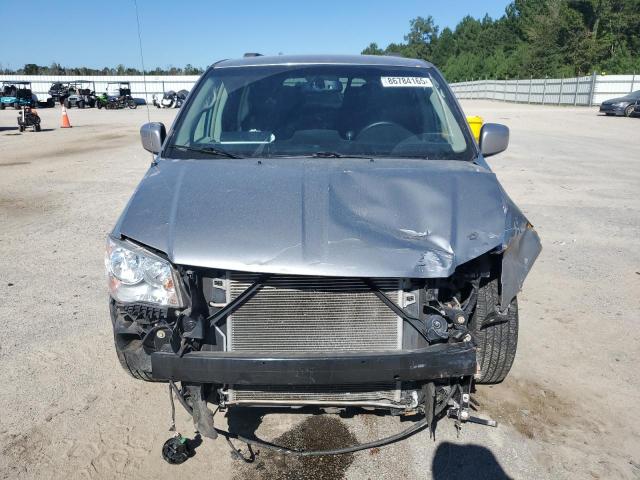 Chrysler Minivan Touring Image 6