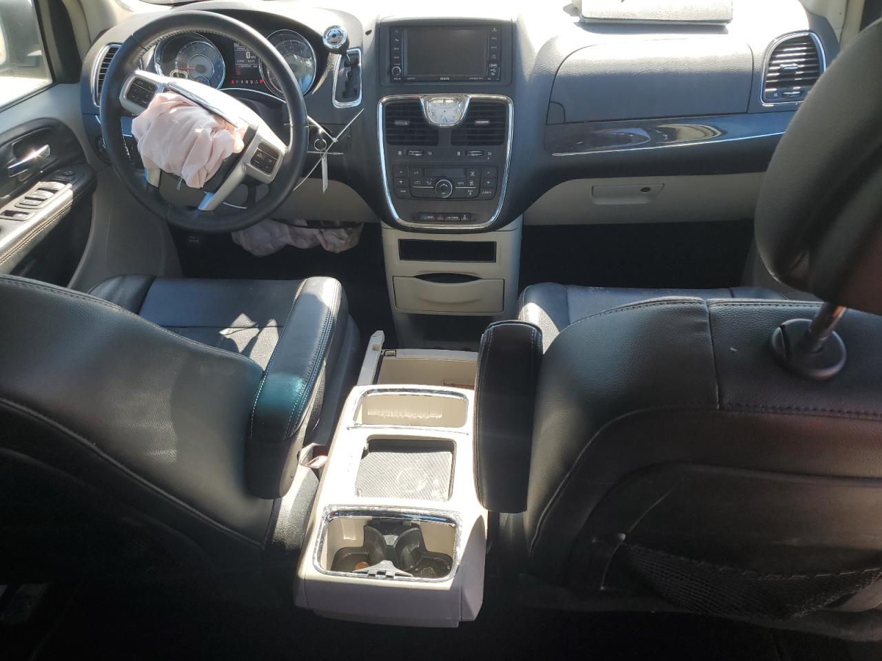 Chrysler Minivan Touring Image 2