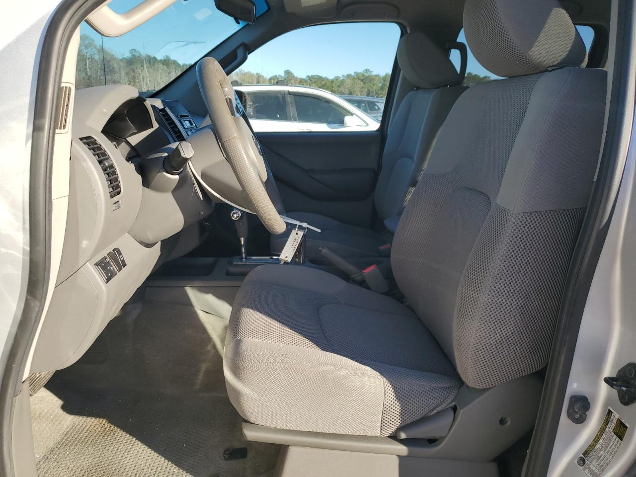 Nissan Frontier S Image 5