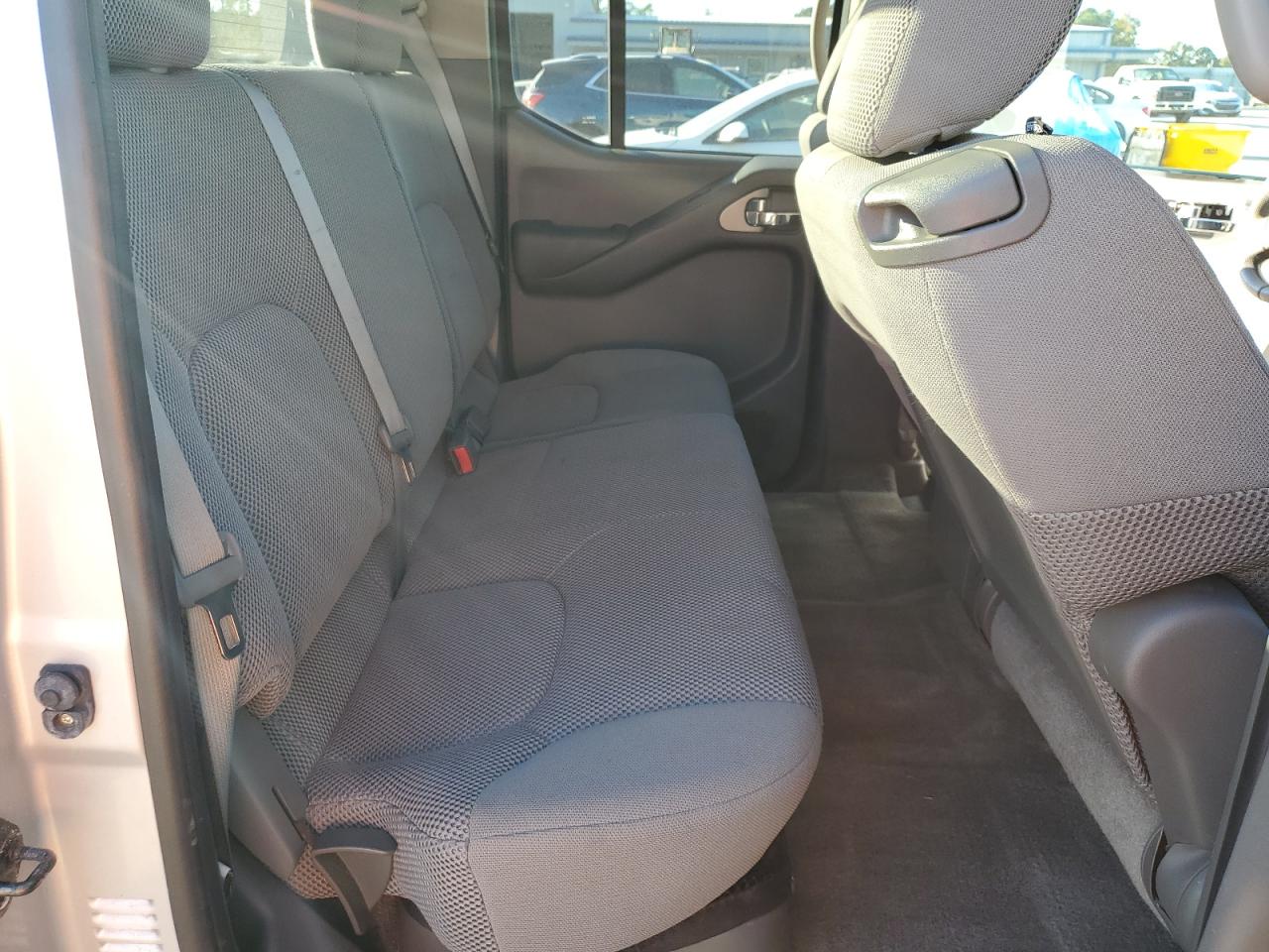 Nissan Frontier S Image 4