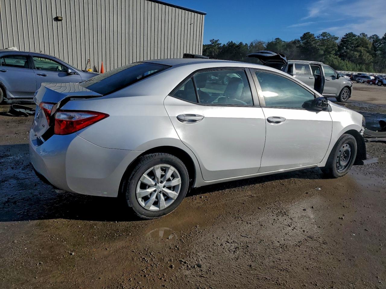 Toyota Corolla L Image 2