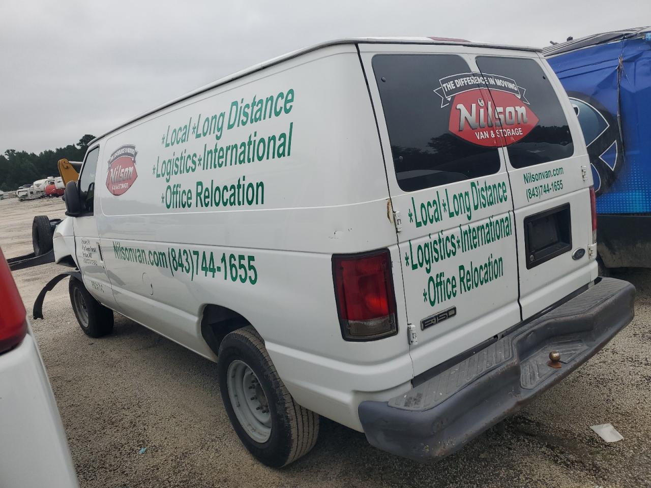 Ford Econoline E150 Van Image 4