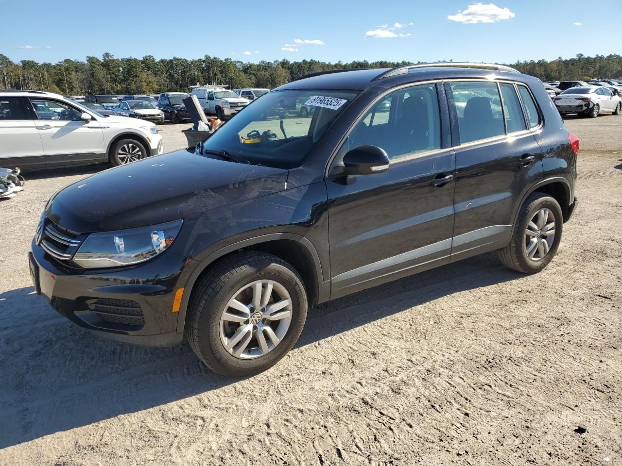Volkswagen Tiguan S Image 1