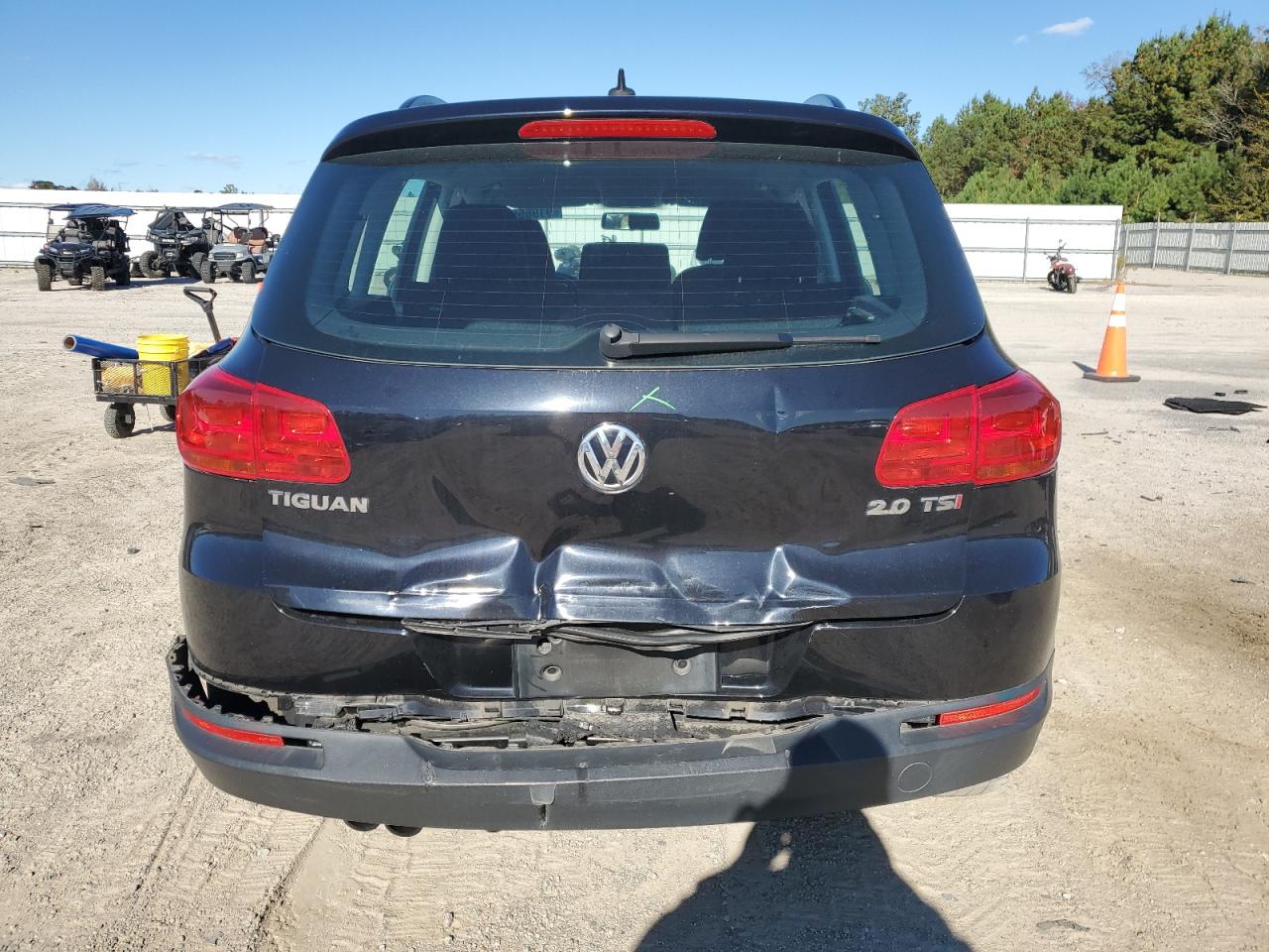 Volkswagen Tiguan S Image 6