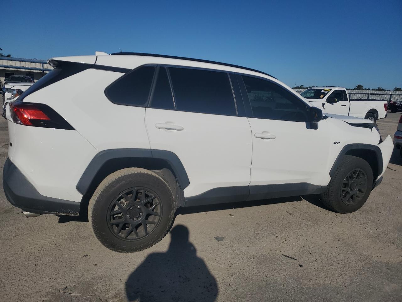 Toyota RAV4 Le Image 3