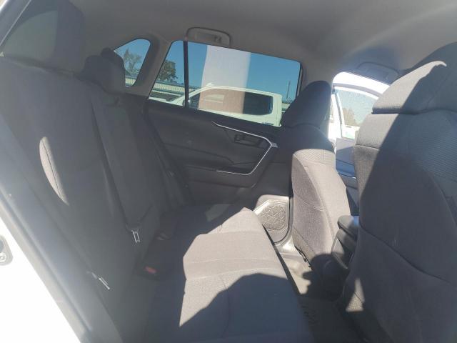 Toyota RAV4 Le Image 12