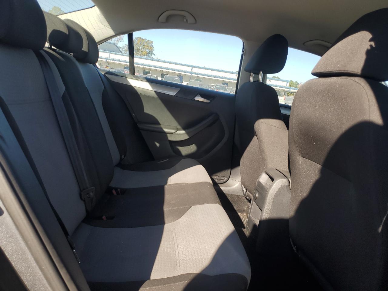 Volkswagen Jetta S Image 2