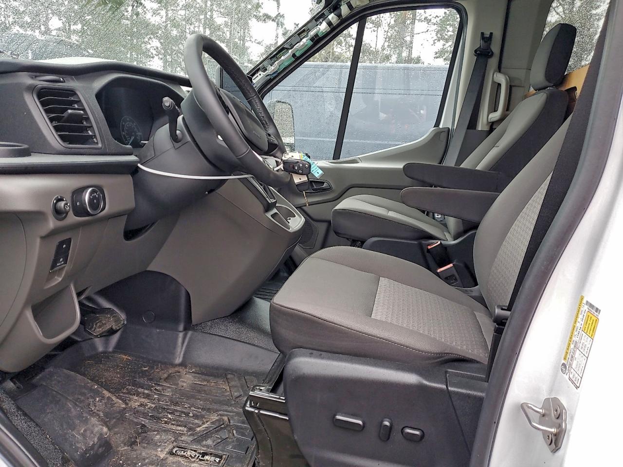 Ford Transit T-350 Image 10