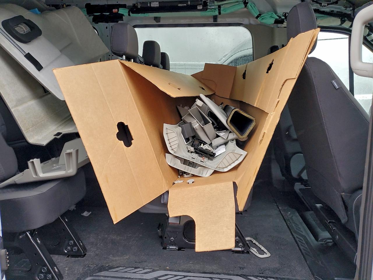 Ford Transit T-350 Image 12