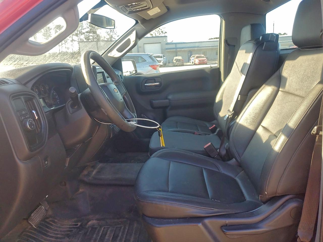 Chevrolet Silverado C1500 Image 3