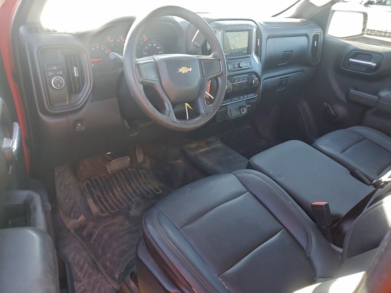 Chevrolet Silverado C1500 Image 8