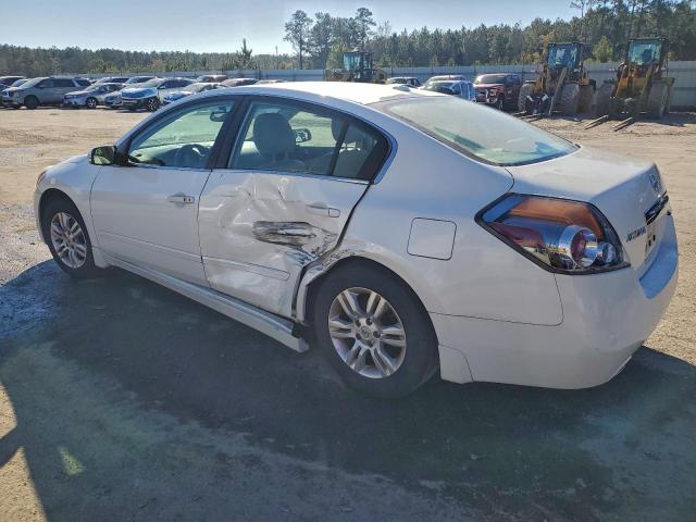 Nissan Altima Base Image 11