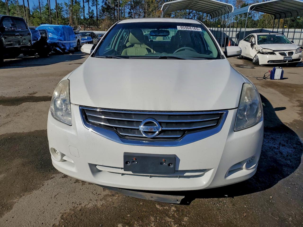 Nissan Altima Base Image 9