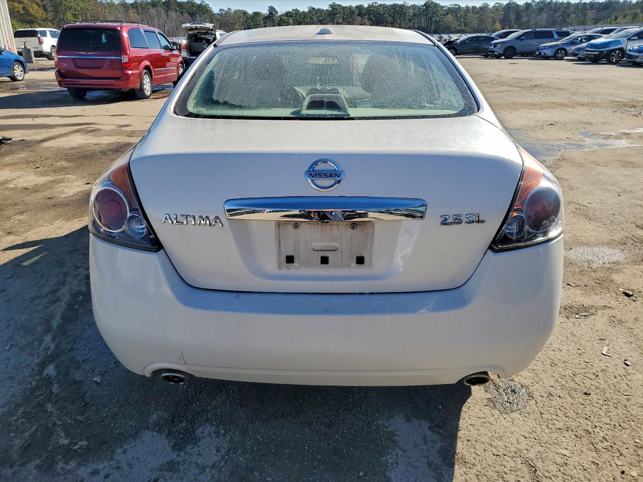 Nissan Altima Base Image 10