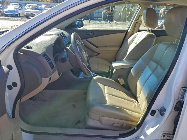 Nissan Altima Base Image 7