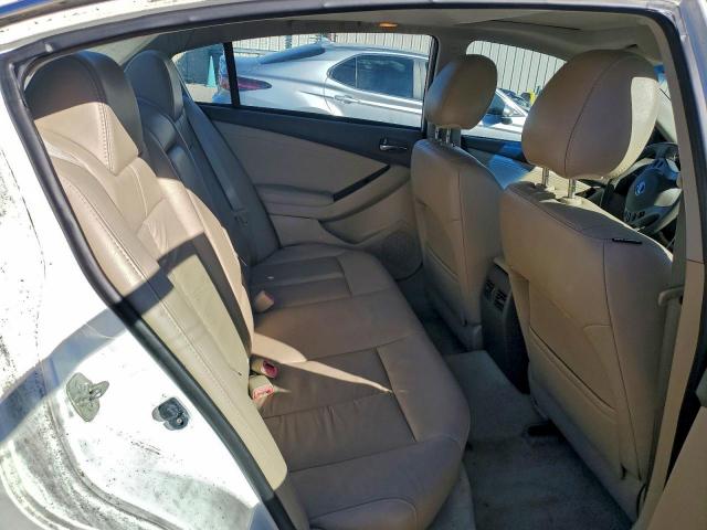 Nissan Altima Base Image 2