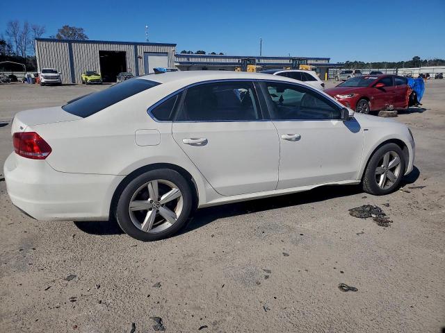 Volkswagen Passat S Image 2