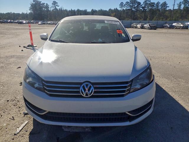 Volkswagen Passat S Image 3