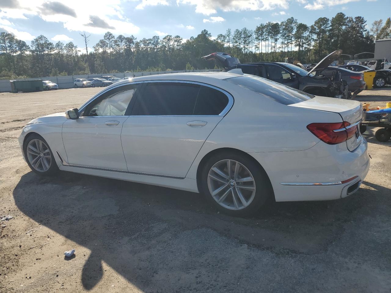 BMW 7 Series Xi Image 6