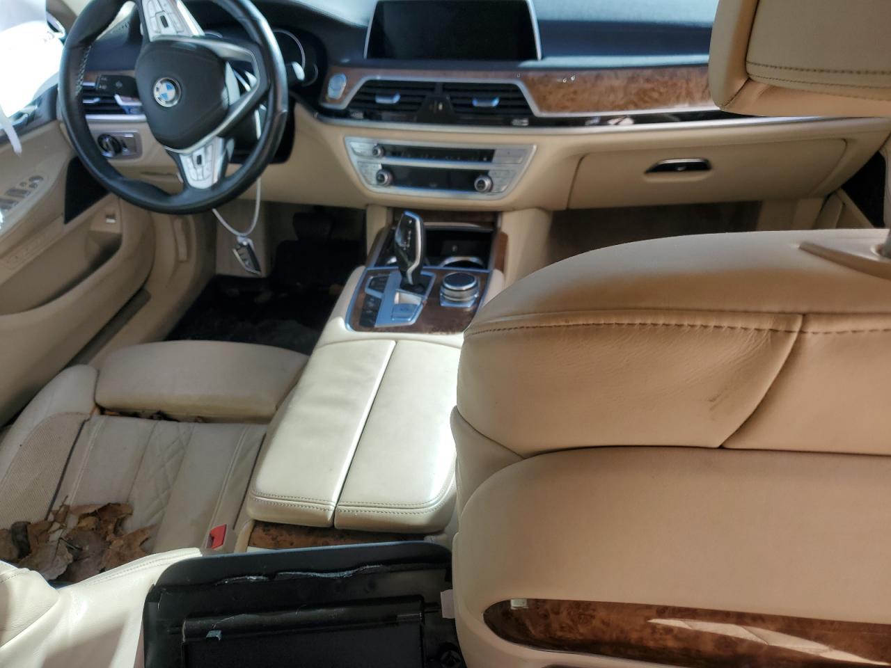 BMW 7 Series Xi Image 12