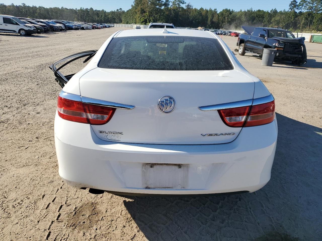 Buick Verano Image 8