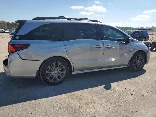Honda Odyssey Touring Image 2