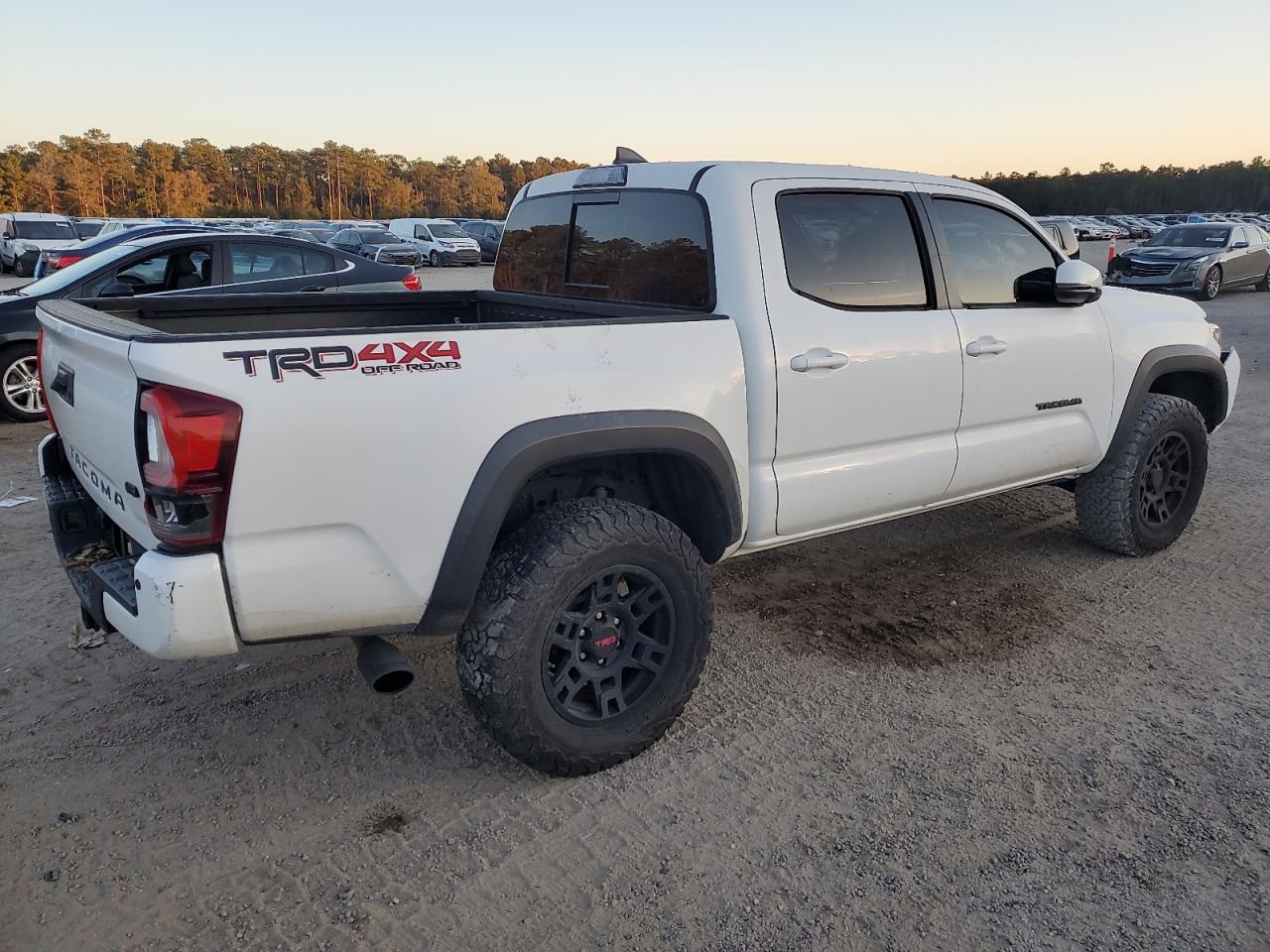 Toyota Tacoma Double Cab Image 2