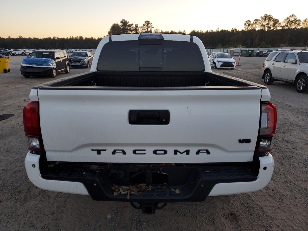 Toyota Tacoma Double Cab Image 3