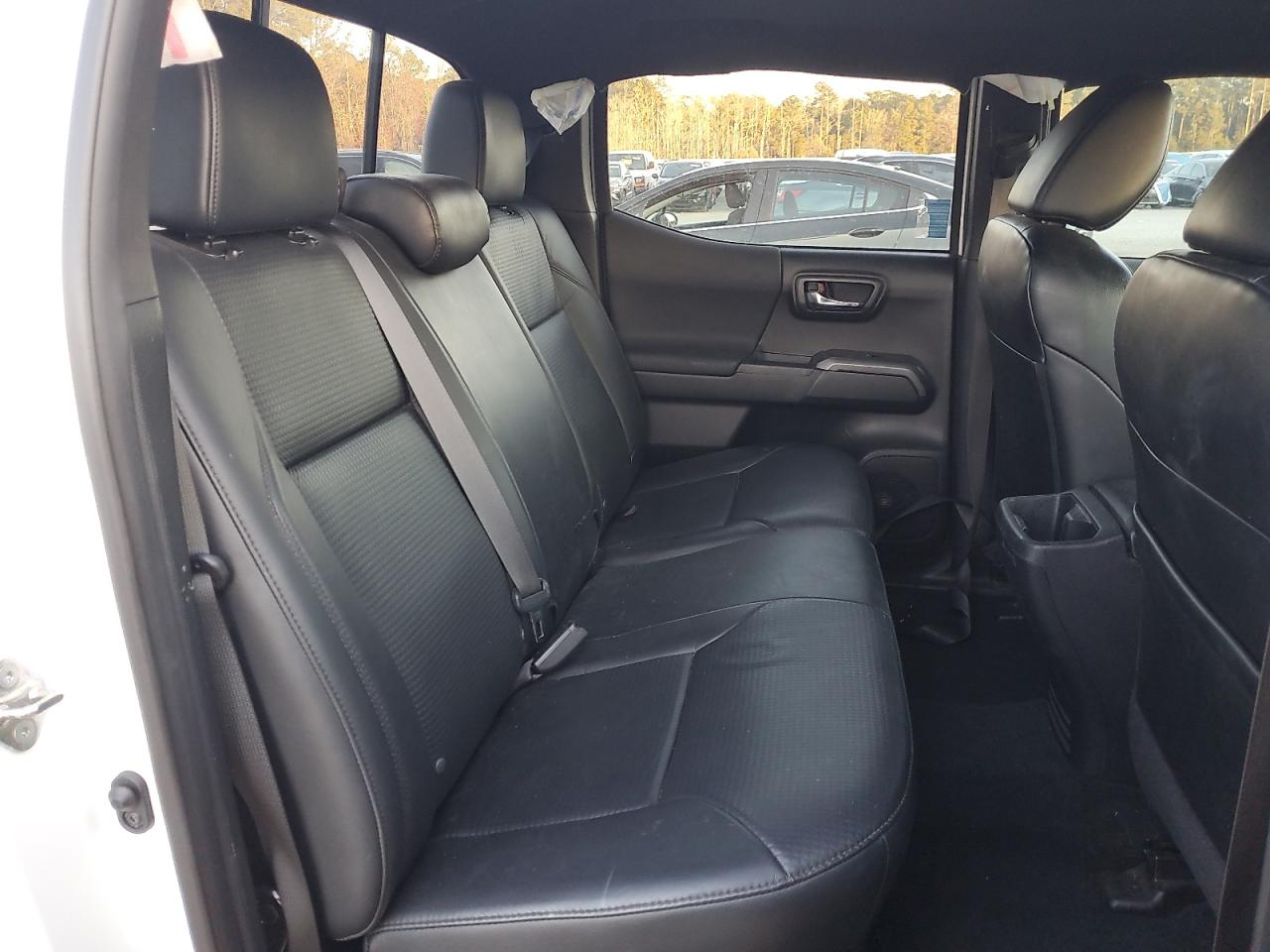 Toyota Tacoma Double Cab Image 8