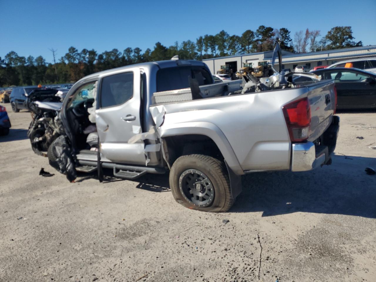 Toyota Tacoma Double Cab Image 3