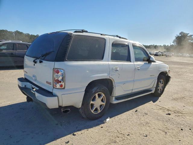 GMC Yukon Denali Image 3