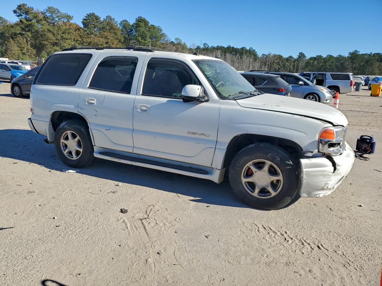 GMC Yukon Denali Image 9