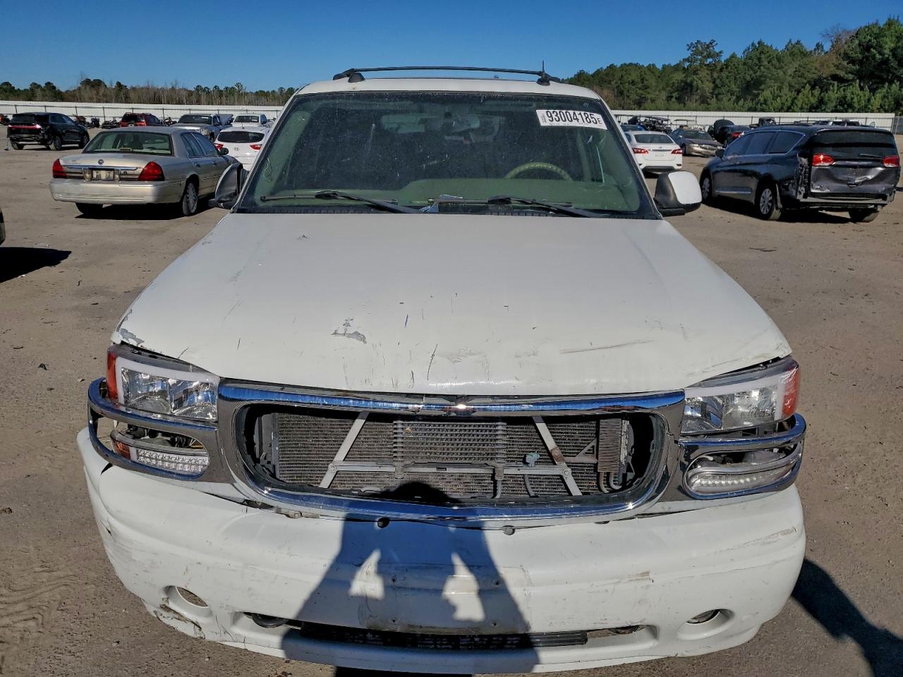 GMC Yukon Denali Image 6