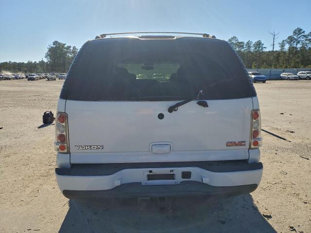 GMC Yukon Denali Image 12